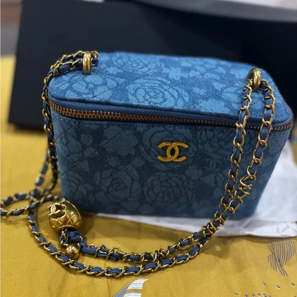 Chanel Makeup line Blue Floral Denim Shoulder Bag with Gold Accents - Picture 5 of 16